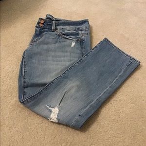 American Eagle distressed crops, size 4
